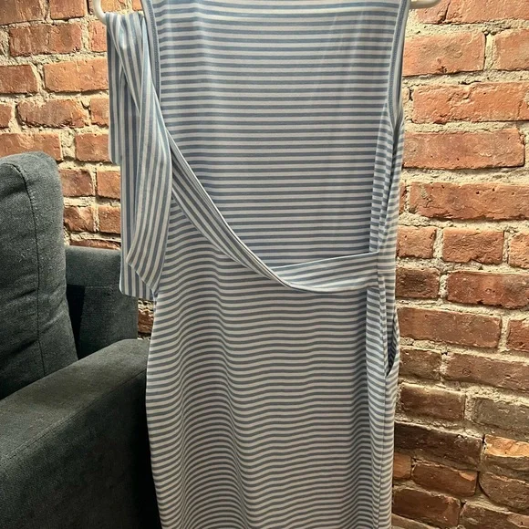 Chic Striped Dress in Blue and White - Picture 3 of 4